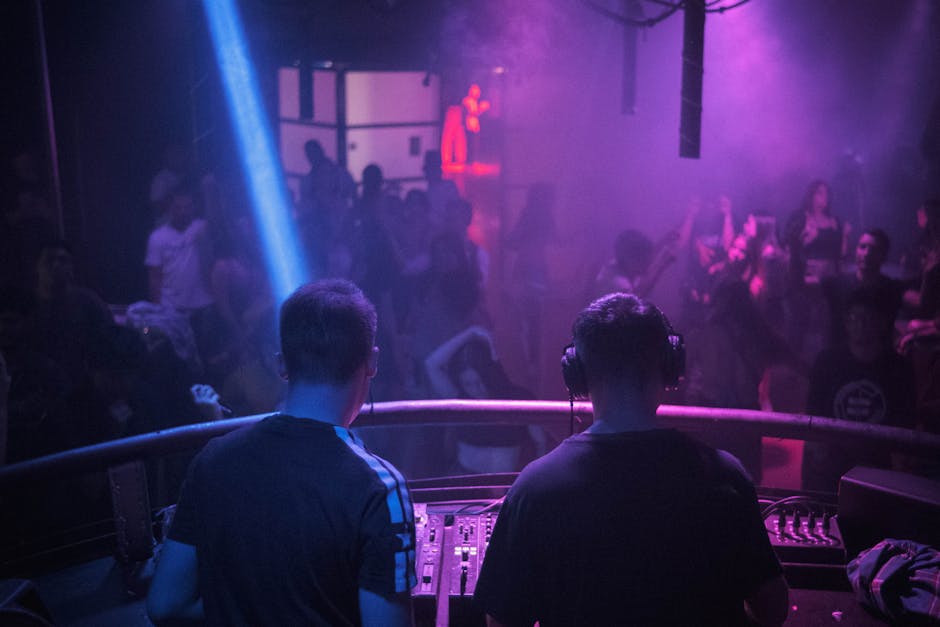Micro-Scenes Are the New Mainstream: How to Discover Emerging Music Movements Before They Blow Up